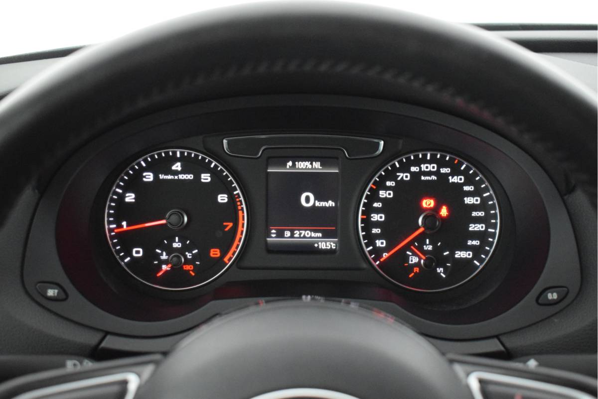 Audi Q3 Audi Q3 1.4 TFSI 125pk H6 Sport Pro Line Trekhaak Xenon Stoelverwarming Navigatie