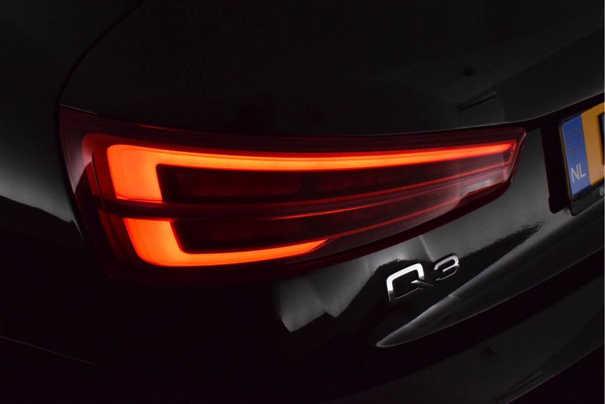 Audi Q3 Audi Q3 1.4 TFSI 125pk H6 Sport Pro Line Trekhaak Xenon Stoelverwarming Navigatie