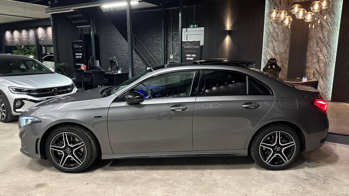 Mercedes-Benz A-Klasse Mercedes-Benz A-klasse 250e Limousine |AMG|PANO|SFEER|BOMVOL