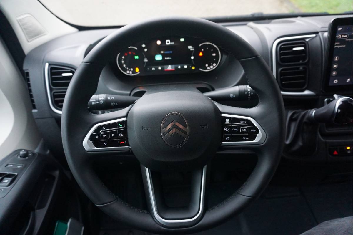 Citroën Jumper Citroën Jumper 35 2.2 180PK EAT8 Automaat L3H2 BPM VRIJ!! 10″ Navi, Clima, ACC, Cam + Digi cam, LED, 270º Deur!! NR. 741