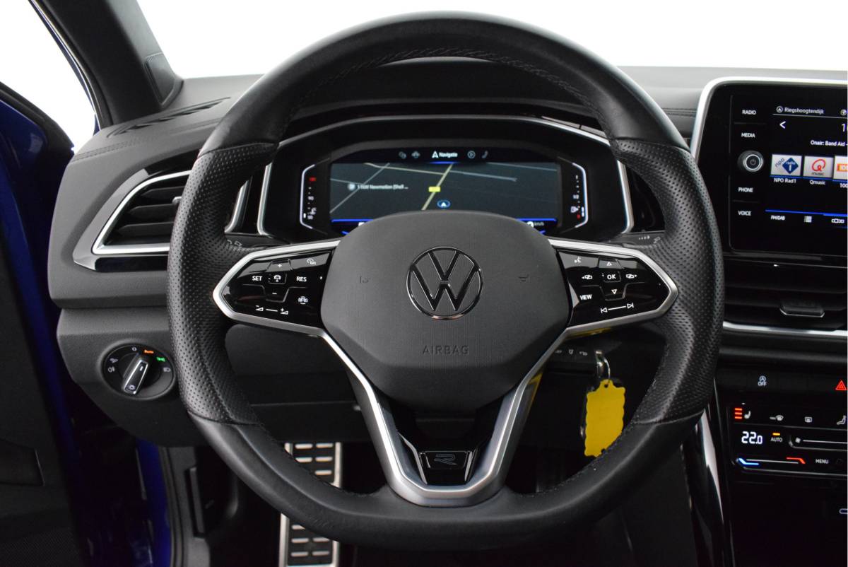 Volkswagen T-Roc Volkswagen T-Roc 1.5 TSI 150pk DSG 2x R-Line Stoelverwarming IQ.Light Virtual Cockpit Panoramadak Navigatie