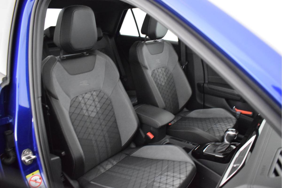 Volkswagen T-Roc Volkswagen T-Roc 1.5 TSI 150pk DSG 2x R-Line Stoelverwarming IQ.Light Virtual Cockpit Panoramadak Navigatie