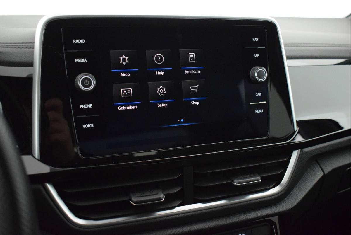 Volkswagen T-Roc Volkswagen T-Roc 1.5 TSI 150pk DSG 2x R-Line Stoelverwarming IQ.Light Virtual Cockpit Panoramadak Navigatie