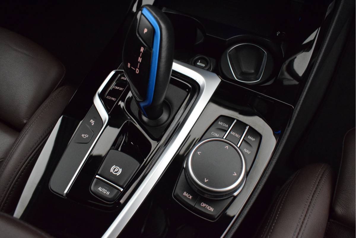BMW iX3 BMW iX3 286pk High Executive 80 kWh Trekhaak 360Camera harman/kardon Leder Stoelverwarming Navigatie