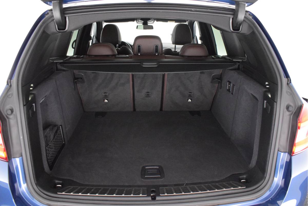 BMW iX3 BMW iX3 286pk High Executive 80 kWh Trekhaak 360Camera harman/kardon Leder Stoelverwarming Navigatie