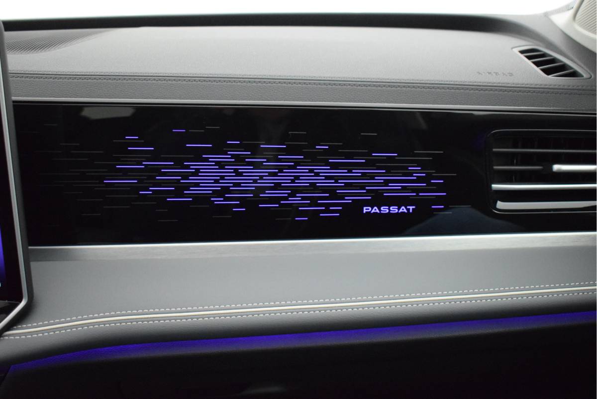 Volkswagen Passat Volkswagen Passat Variant 1.5 eTSI 150pk DSG Elegance Business Trekhaak Keyless Massage 360Camera Panoramadak IQ.Light Virtual Cockpit Navigatie