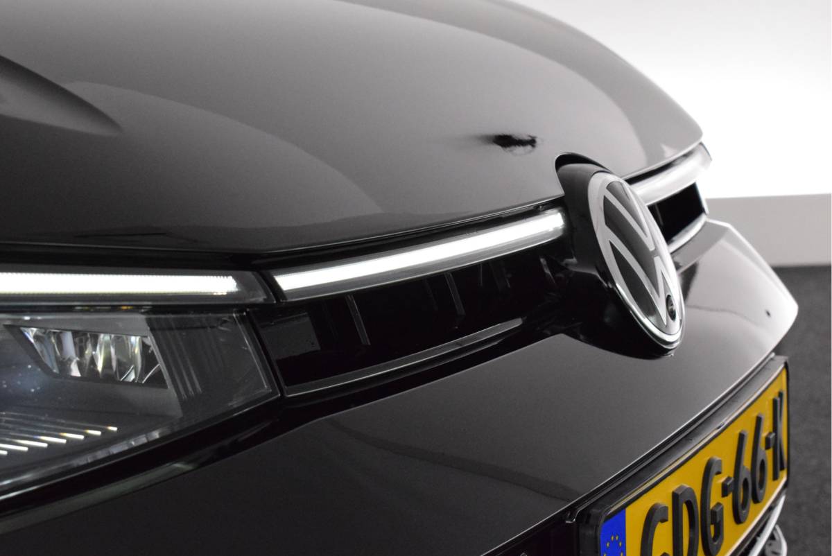 Volkswagen Passat Volkswagen Passat Variant 1.5 eTSI 150pk DSG Elegance Business Trekhaak Keyless Massage 360Camera Panoramadak IQ.Light Virtual Cockpit Navigatie