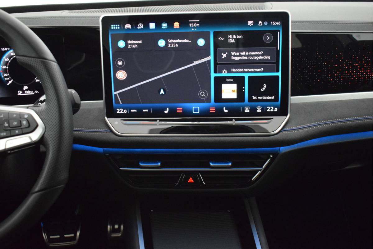 Volkswagen Passat Volkswagen Passat Variant 1.5 eTSI 150pk DSG R-Line Business Black Style Trekhaak Camera Panoramadak Massage Stoelverwarming Navigatie