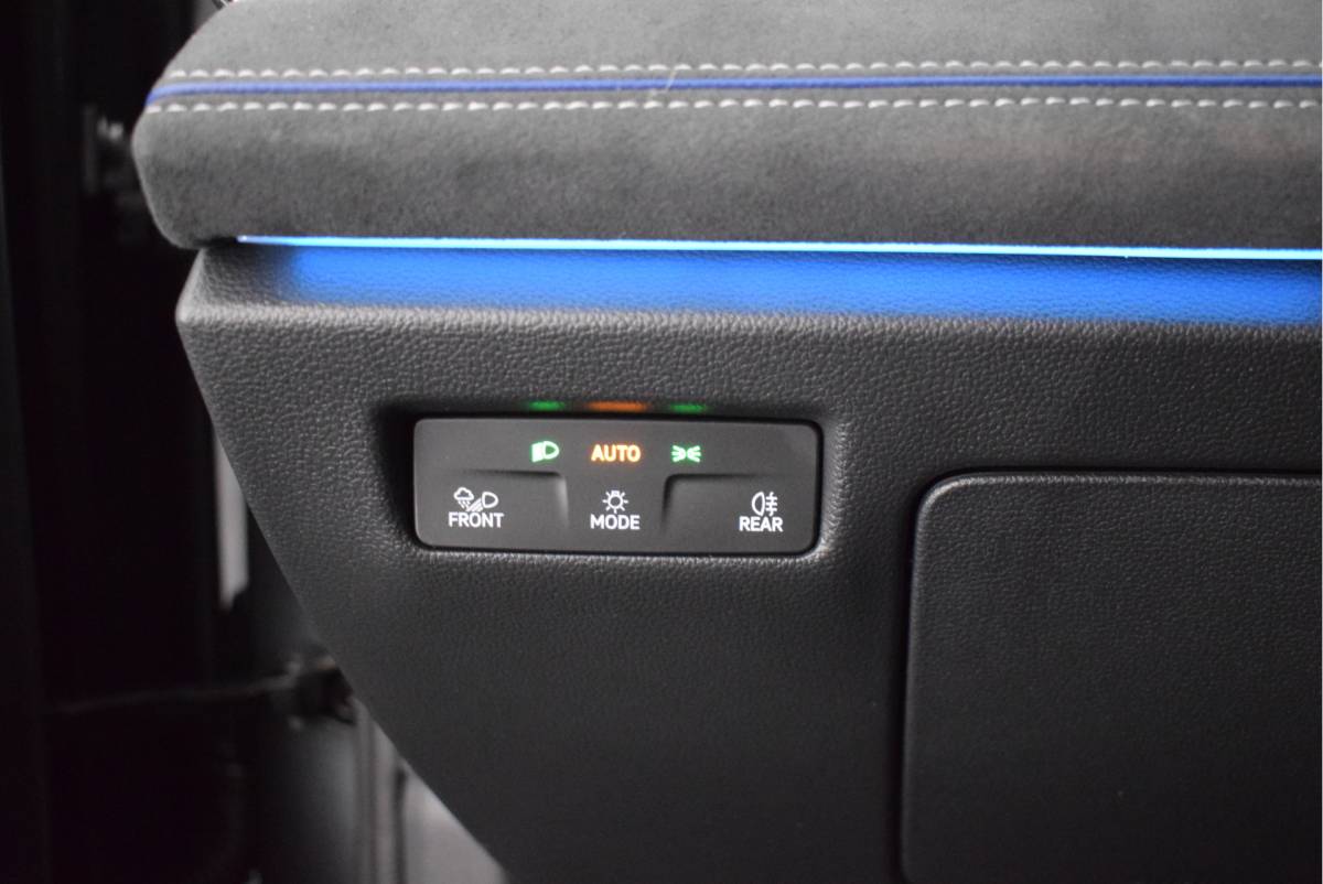 Volkswagen Passat Volkswagen Passat Variant 1.5 eTSI 150pk DSG R-Line Business Black Style Trekhaak Camera Panoramadak Massage Stoelverwarming Navigatie