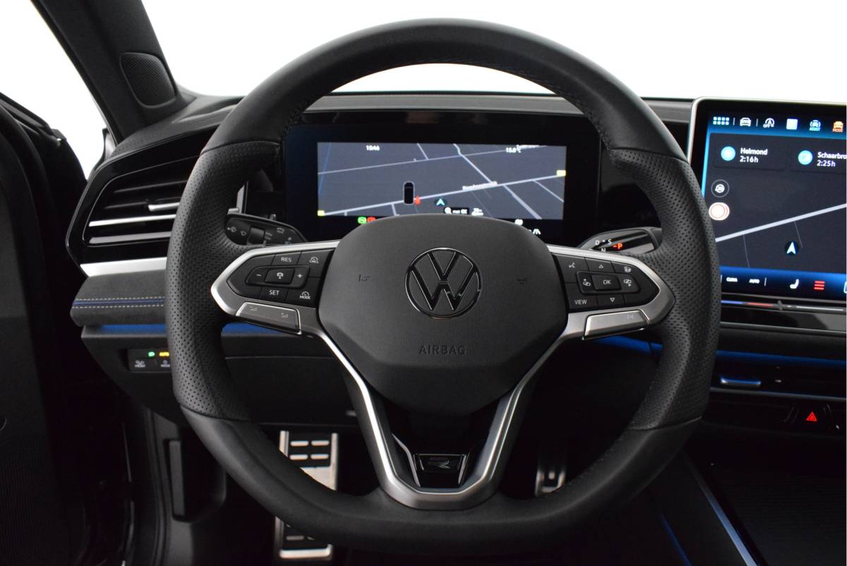 Volkswagen Passat Volkswagen Passat Variant 1.5 eTSI 150pk DSG R-Line Business Black Style Trekhaak Camera Panoramadak Massage Stoelverwarming Navigatie