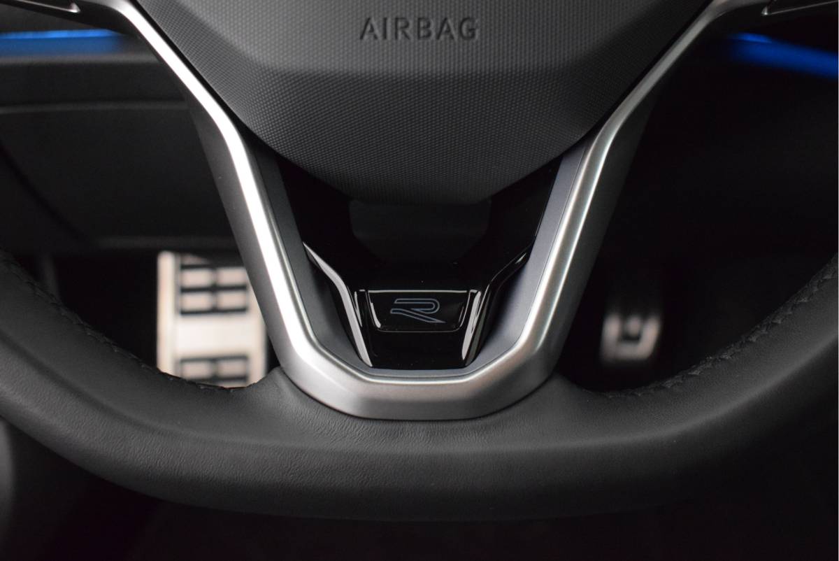 Volkswagen Passat Volkswagen Passat Variant 1.5 eTSI 150pk DSG R-Line Business Black Style Trekhaak Camera Panoramadak Massage Stoelverwarming Navigatie