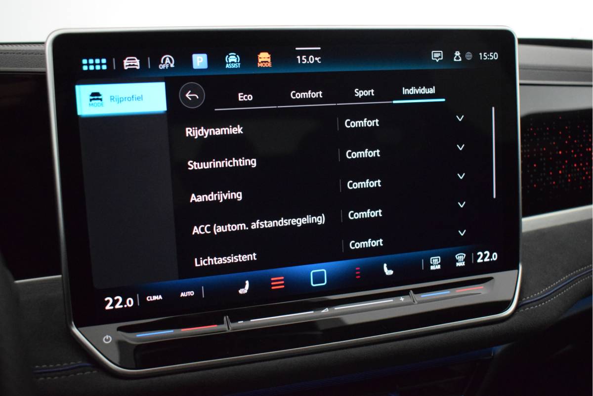 Volkswagen Passat Volkswagen Passat Variant 1.5 eTSI 150pk DSG R-Line Business Black Style Trekhaak Camera Panoramadak Massage Stoelverwarming Navigatie
