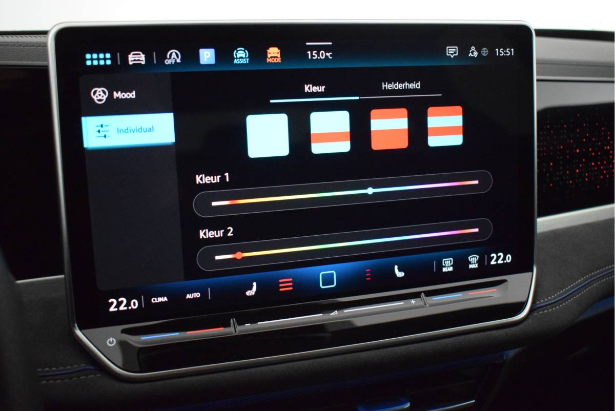 Volkswagen Passat Volkswagen Passat Variant 1.5 eTSI 150pk DSG R-Line Business Black Style Trekhaak Camera Panoramadak Massage Stoelverwarming Navigatie