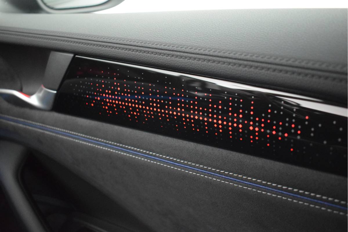 Volkswagen Passat Volkswagen Passat Variant 1.5 eTSI 150pk DSG R-Line Business Black Style Trekhaak Camera Panoramadak Massage Stoelverwarming Navigatie