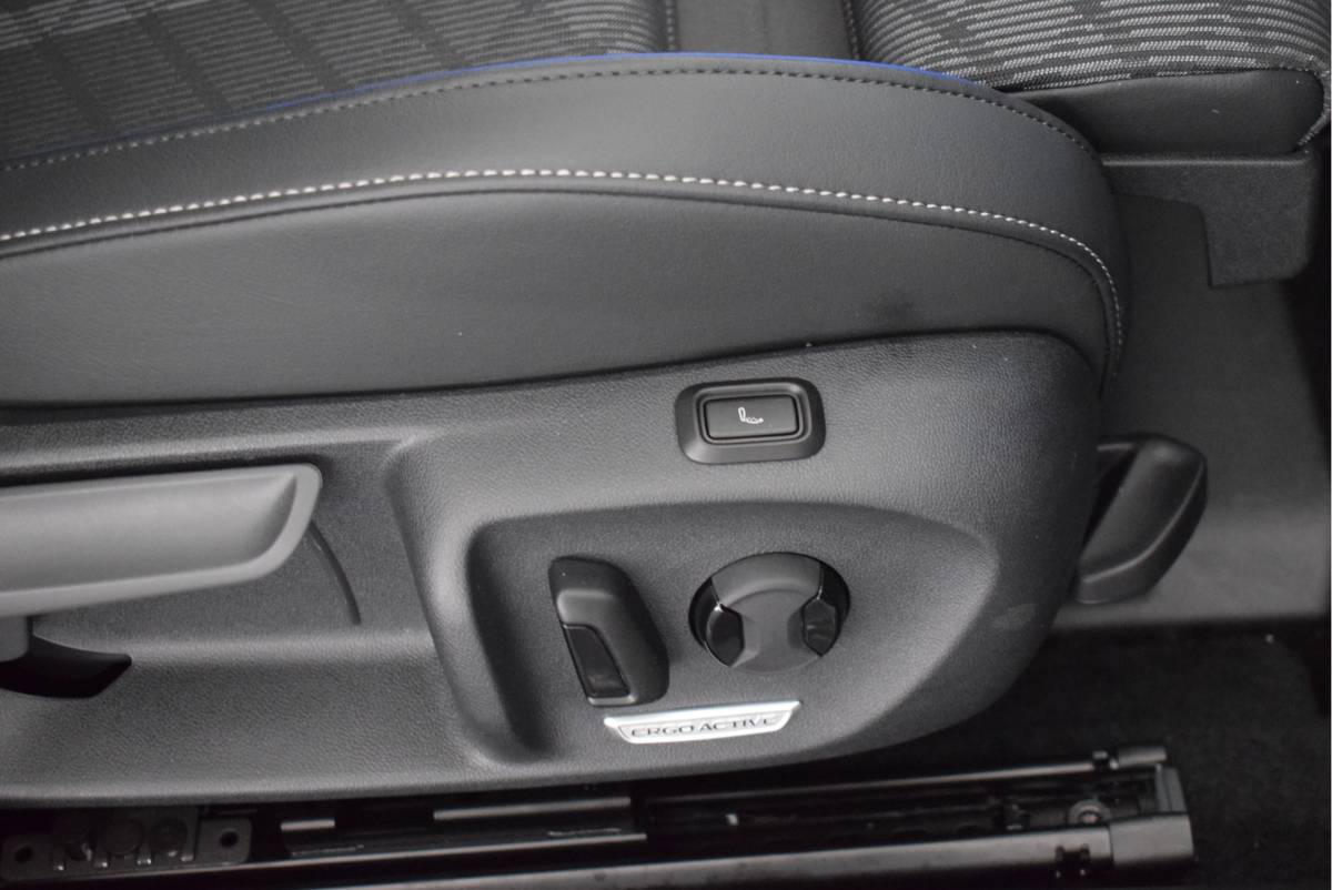 Volkswagen Passat Volkswagen Passat Variant 1.5 eTSI 150pk DSG R-Line Business Black Style Trekhaak Camera Panoramadak Massage Stoelverwarming Navigatie