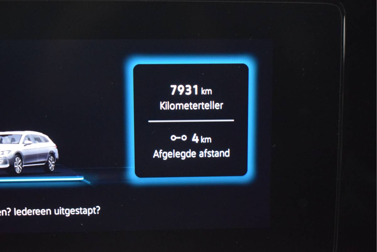 Volkswagen Passat Volkswagen Passat Variant 1.5 eTSI 150pk DSG R-Line Business Black Style Trekhaak Camera Panoramadak Massage Stoelverwarming Navigatie