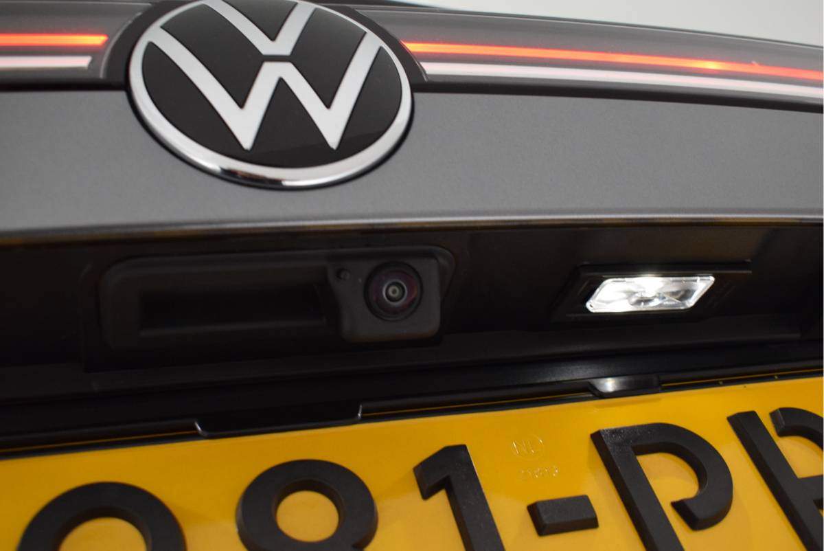 Volkswagen Passat Volkswagen Passat Variant 1.5 eTSI 150pk DSG R-Line Business Black Style Trekhaak Camera Panoramadak Massage Stoelverwarming Navigatie