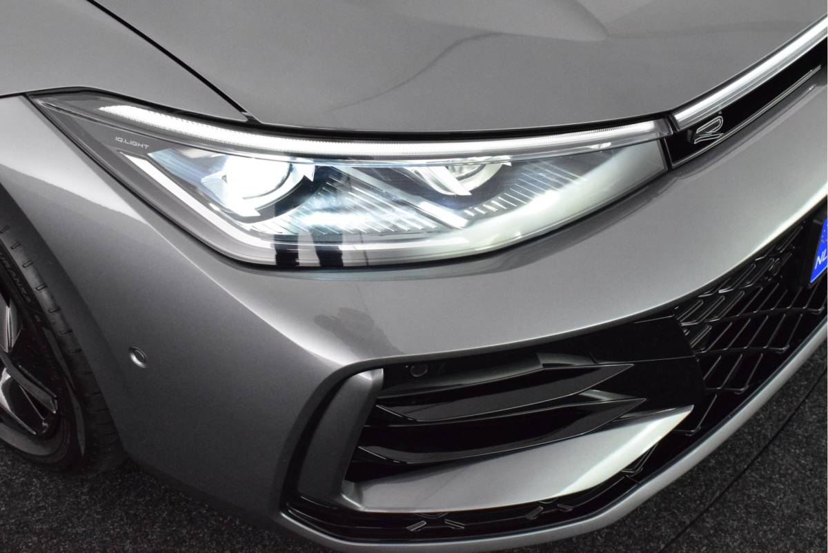 Volkswagen Passat Volkswagen Passat Variant 1.5 eTSI 150pk DSG R-Line Business Black Style Trekhaak Camera Panoramadak Massage Stoelverwarming Navigatie