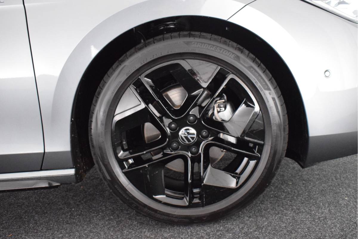 Volkswagen Passat Volkswagen Passat Variant 1.5 eTSI 150pk DSG R-Line Business Black Style Trekhaak Camera Panoramadak Massage Stoelverwarming Navigatie