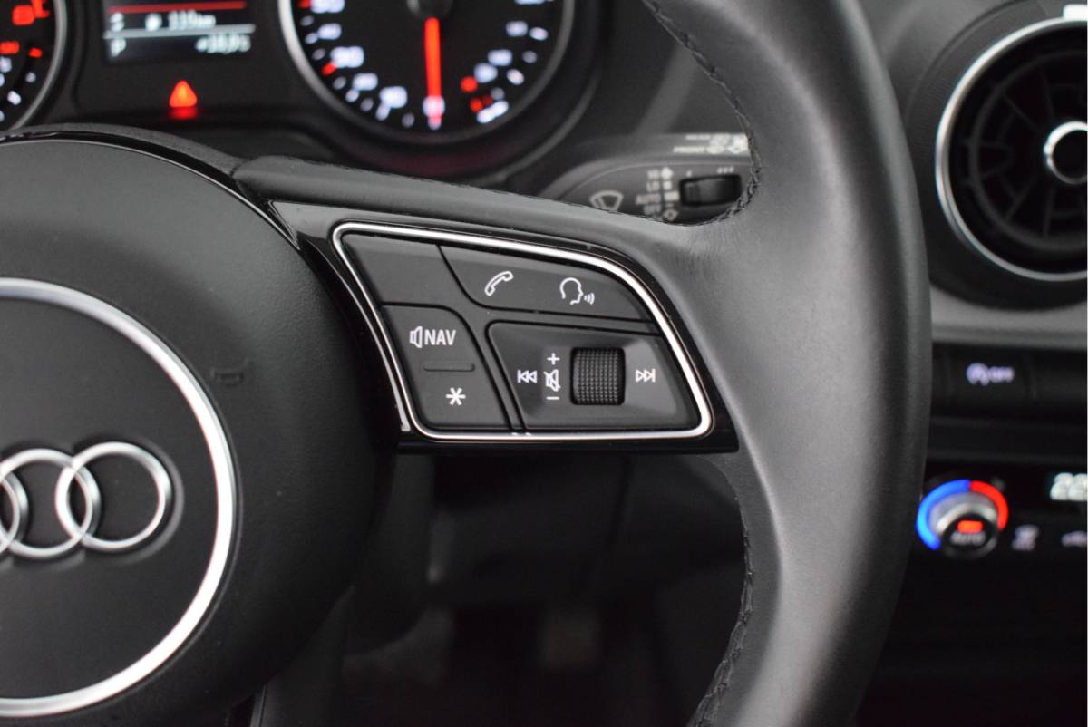 Audi Q2 Audi Q2 35 TFSI 150pk S-Tronic Business Edition App-Connect Led Keyless Camera Stoelverwarming