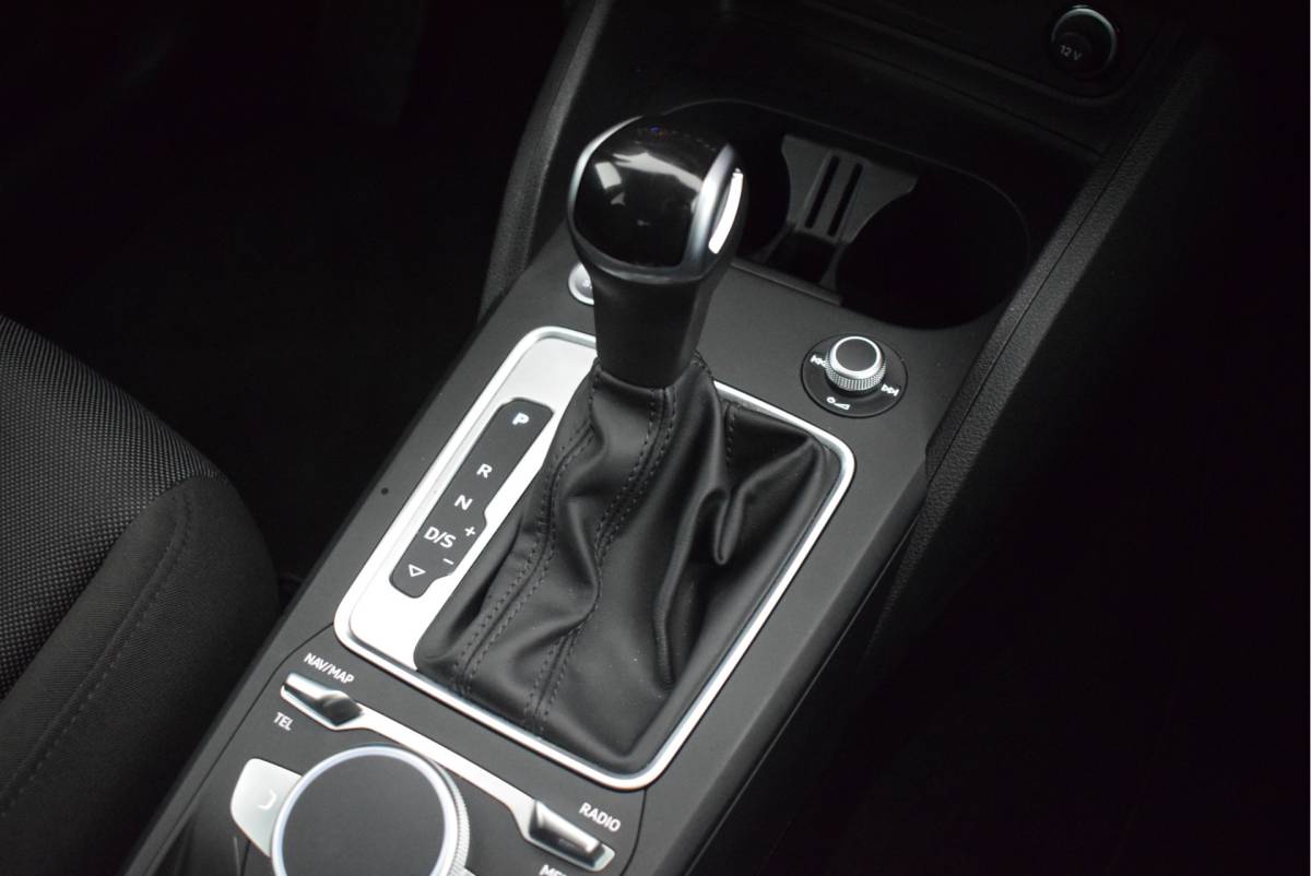 Audi Q2 Audi Q2 35 TFSI 150pk S-Tronic Business Edition App-Connect Led Keyless Camera Stoelverwarming