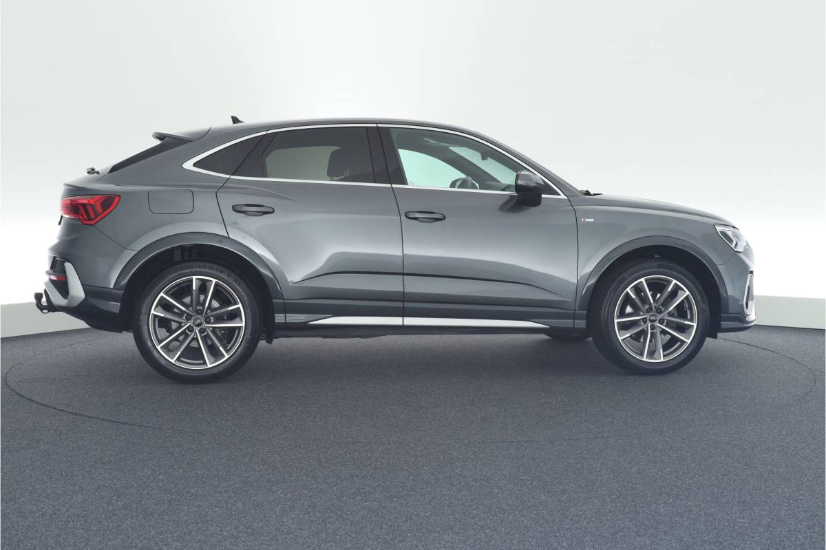 Audi Q3 Audi Q3 Sportback 35 TFSI 150pk S-Tronic 2x S-Line Trekhaak Camera Navigatie Led