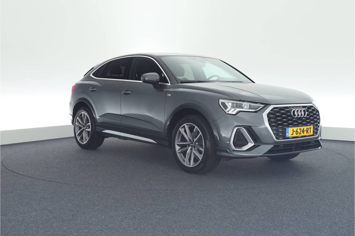 Audi Q3 Audi Q3 Sportback 35 TFSI 150pk S-Tronic 2x S-Line Trekhaak Camera Navigatie Led