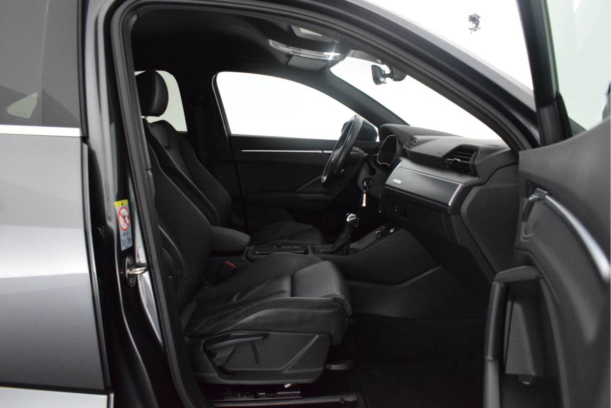 Audi Q3 Audi Q3 Sportback 35 TFSI 150pk S-Tronic 2x S-Line Trekhaak Camera Navigatie Led