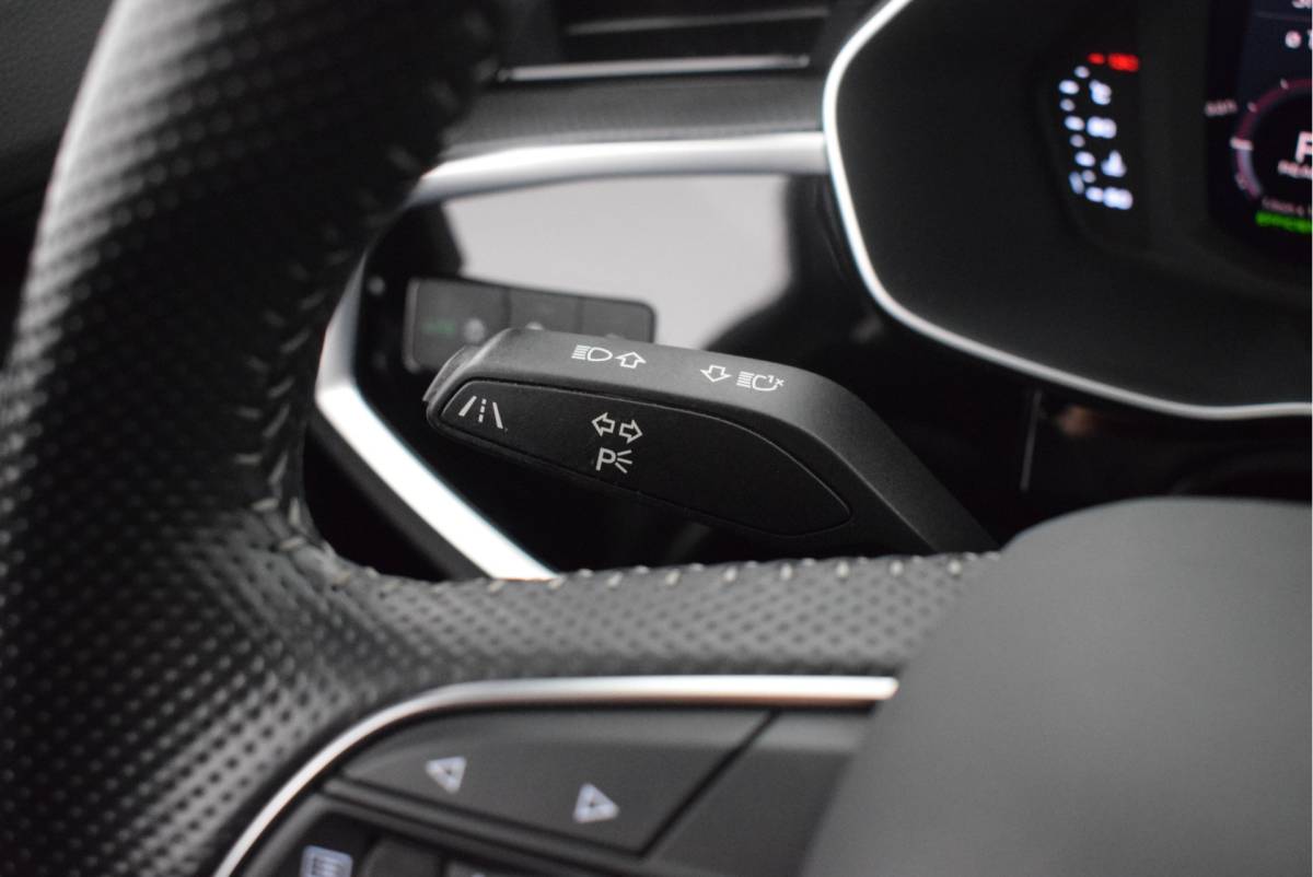 Audi Q3 Audi Q3 Sportback 35 TFSI 150pk S-Tronic 2x S-Line Trekhaak Camera Navigatie Led
