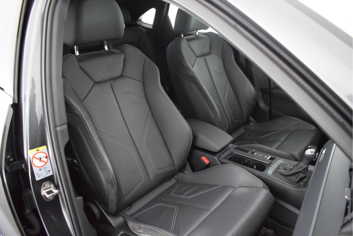 Audi Q3 Audi Q3 Sportback 35 TFSI 150pk S-Tronic 2x S-Line Trekhaak Camera Navigatie Led