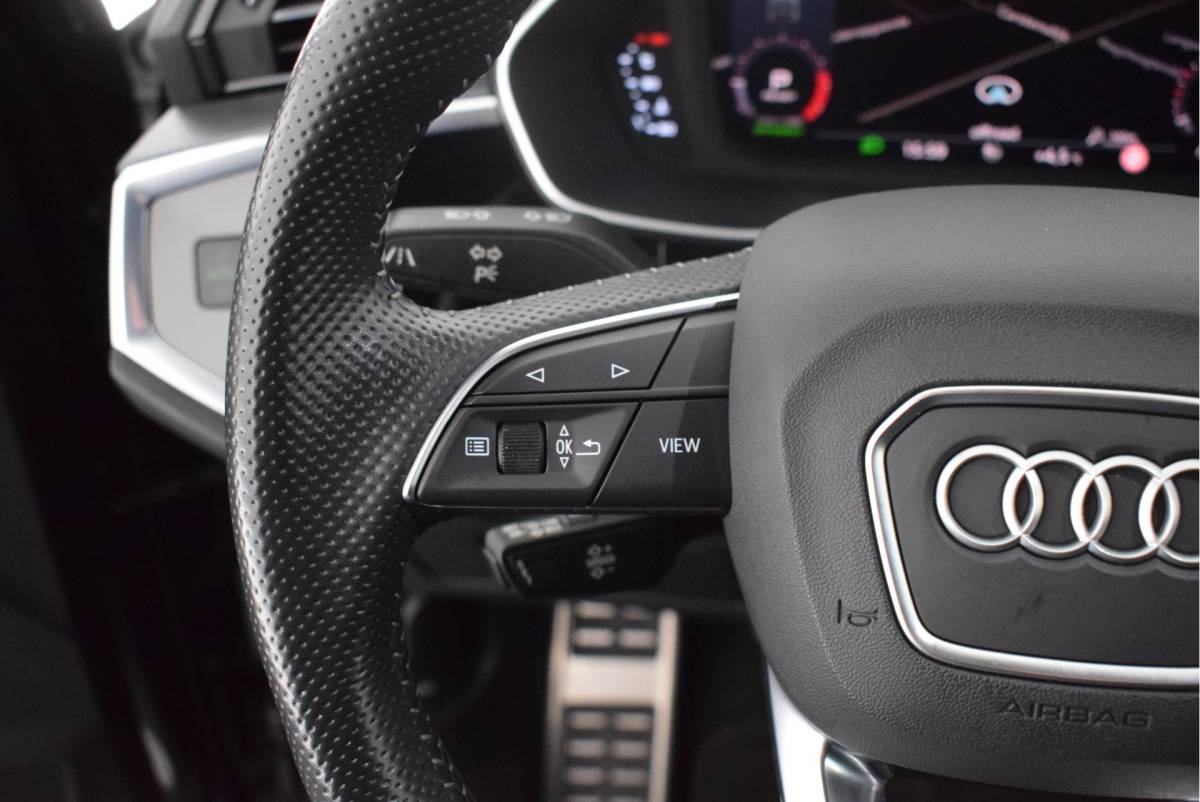Audi Q3 Audi Q3 Sportback 35 TFSI 150pk S-Tronic 2x S-Line Trekhaak Camera Navigatie Led