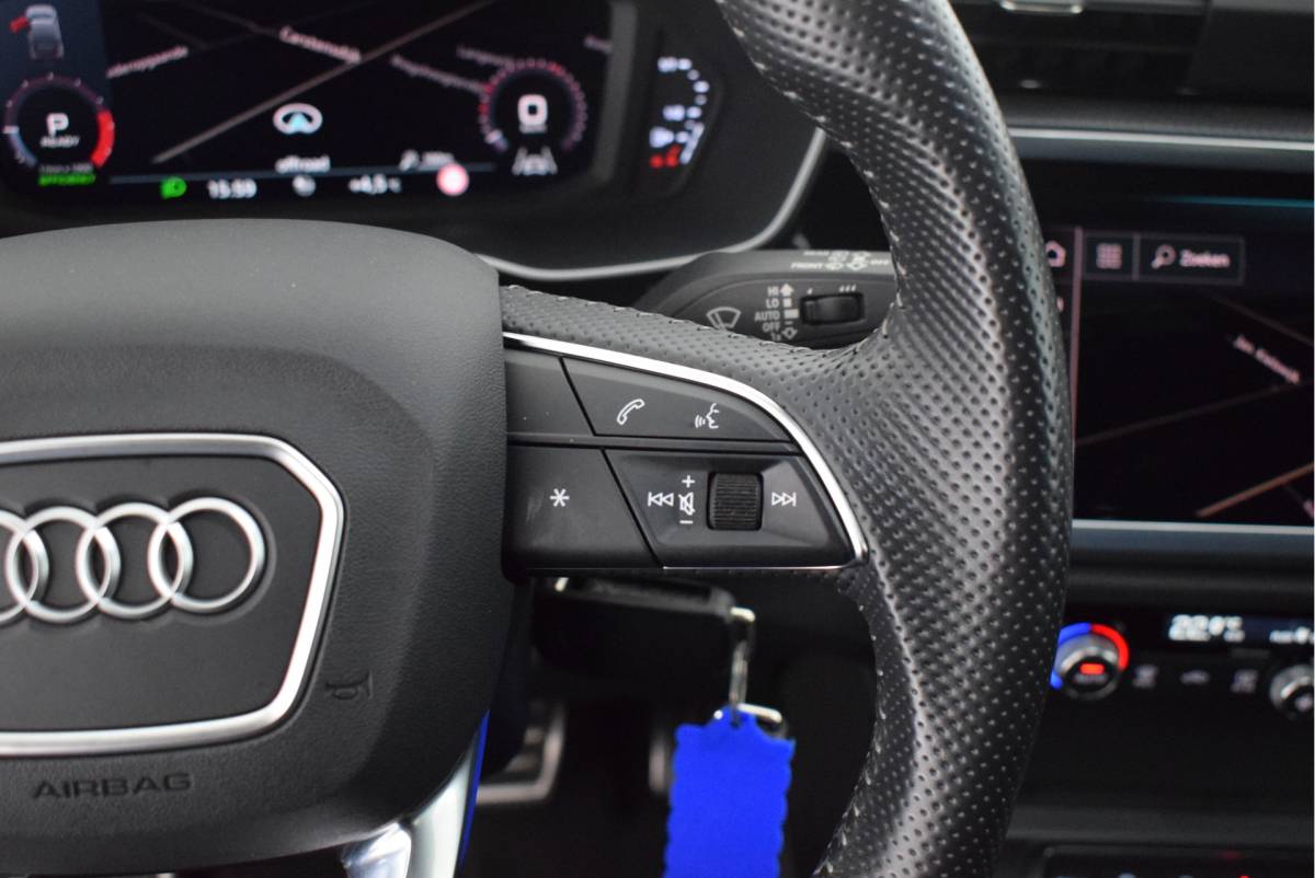 Audi Q3 Audi Q3 Sportback 35 TFSI 150pk S-Tronic 2x S-Line Trekhaak Camera Navigatie Led