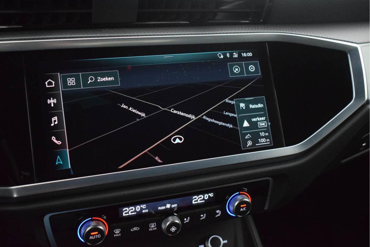 Audi Q3 Audi Q3 Sportback 35 TFSI 150pk S-Tronic 2x S-Line Trekhaak Camera Navigatie Led
