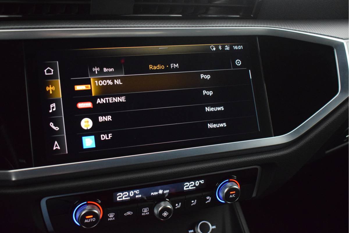 Audi Q3 Audi Q3 Sportback 35 TFSI 150pk S-Tronic 2x S-Line Trekhaak Camera Navigatie Led
