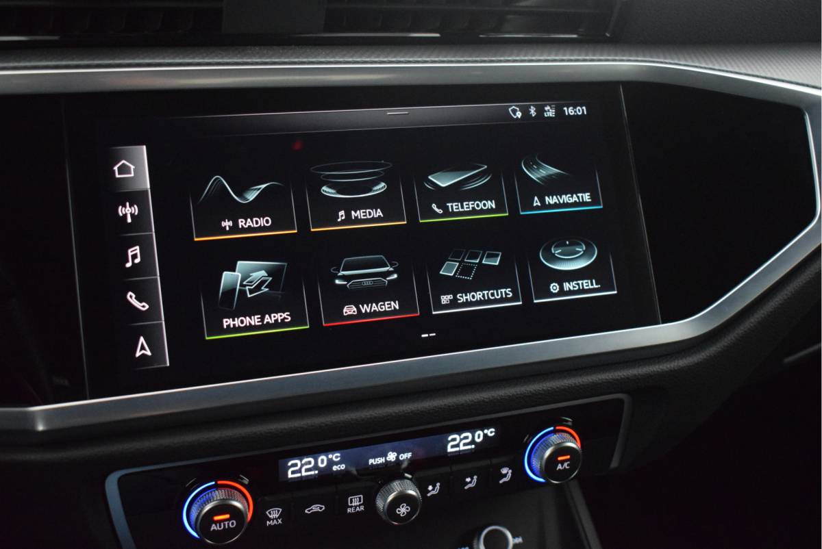 Audi Q3 Audi Q3 Sportback 35 TFSI 150pk S-Tronic 2x S-Line Trekhaak Camera Navigatie Led