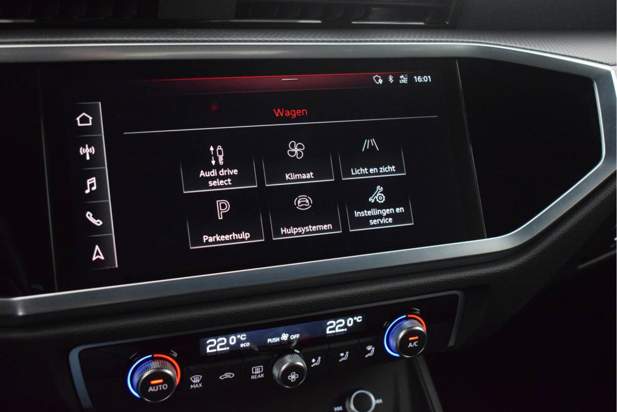 Audi Q3 Audi Q3 Sportback 35 TFSI 150pk S-Tronic 2x S-Line Trekhaak Camera Navigatie Led