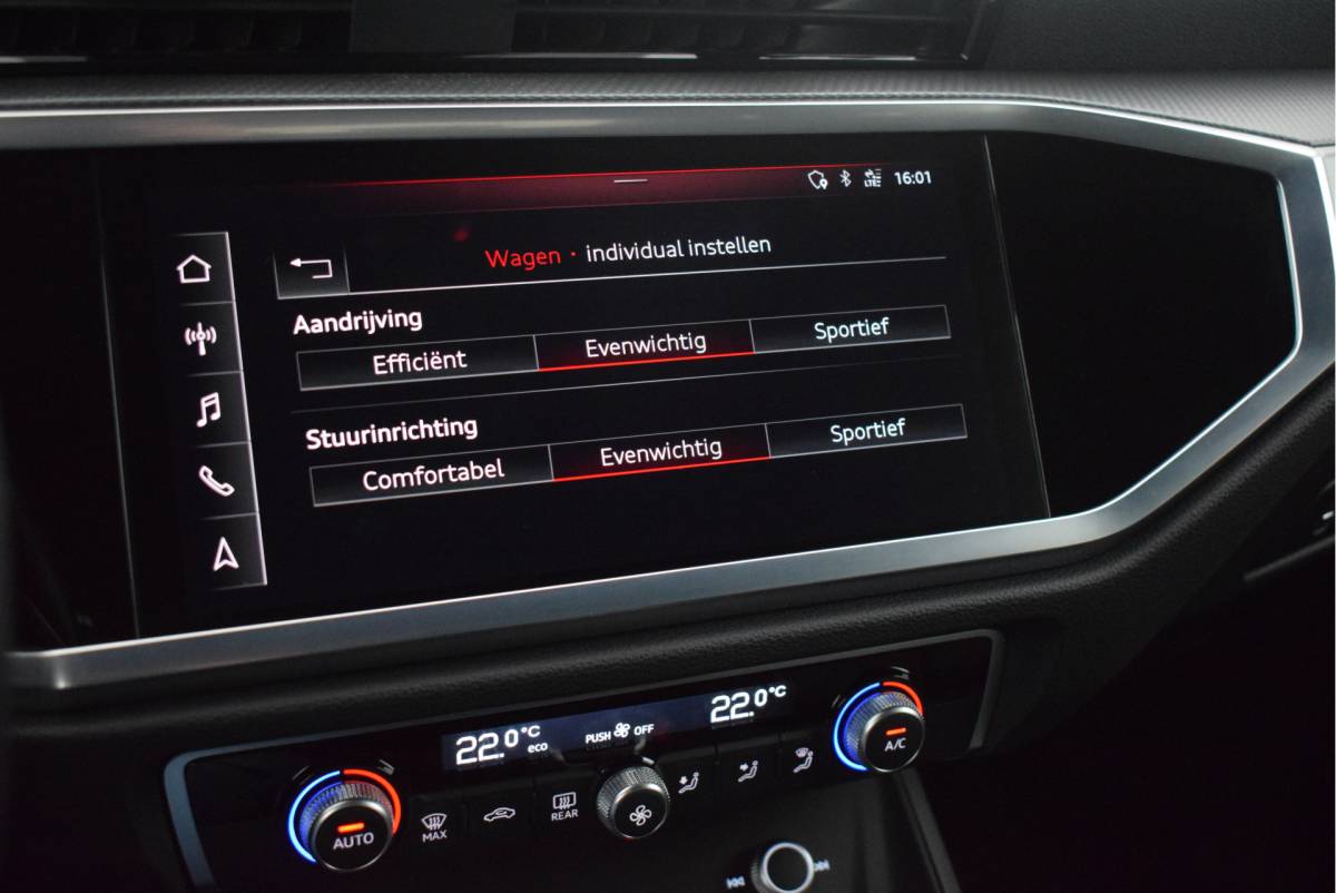 Audi Q3 Audi Q3 Sportback 35 TFSI 150pk S-Tronic 2x S-Line Trekhaak Camera Navigatie Led