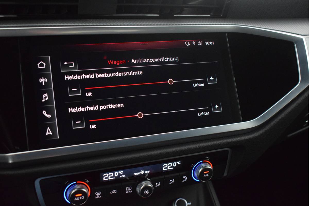 Audi Q3 Audi Q3 Sportback 35 TFSI 150pk S-Tronic 2x S-Line Trekhaak Camera Navigatie Led
