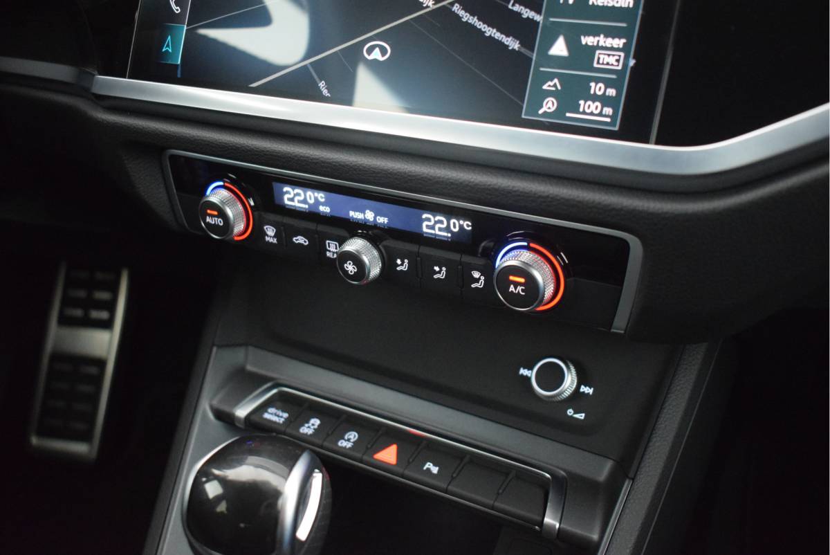 Audi Q3 Audi Q3 Sportback 35 TFSI 150pk S-Tronic 2x S-Line Trekhaak Camera Navigatie Led
