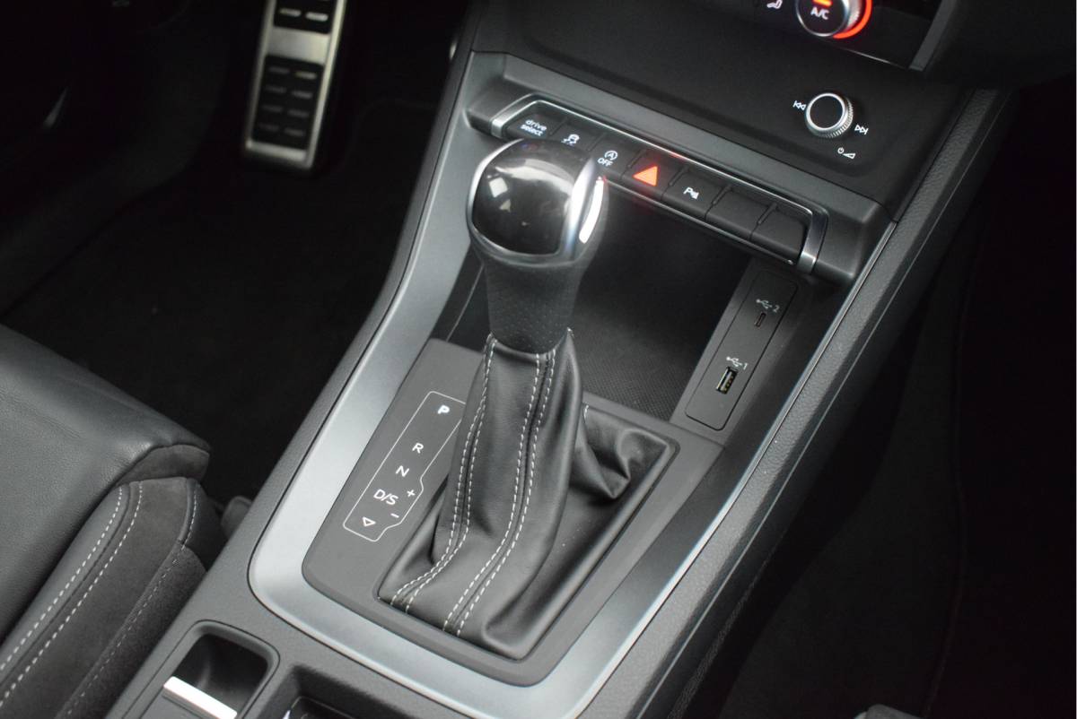 Audi Q3 Audi Q3 Sportback 35 TFSI 150pk S-Tronic 2x S-Line Trekhaak Camera Navigatie Led