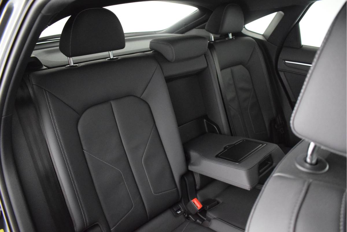 Audi Q3 Audi Q3 Sportback 35 TFSI 150pk S-Tronic 2x S-Line Trekhaak Camera Navigatie Led