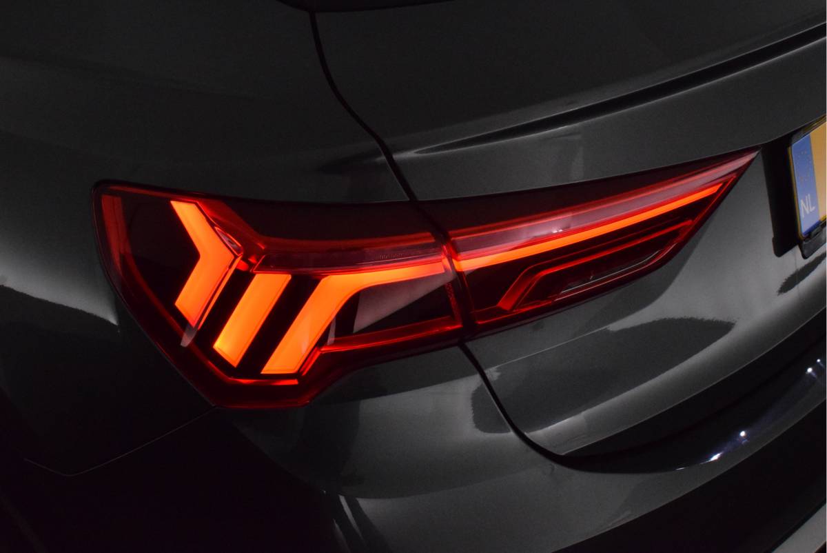 Audi Q3 Audi Q3 Sportback 35 TFSI 150pk S-Tronic 2x S-Line Trekhaak Camera Navigatie Led