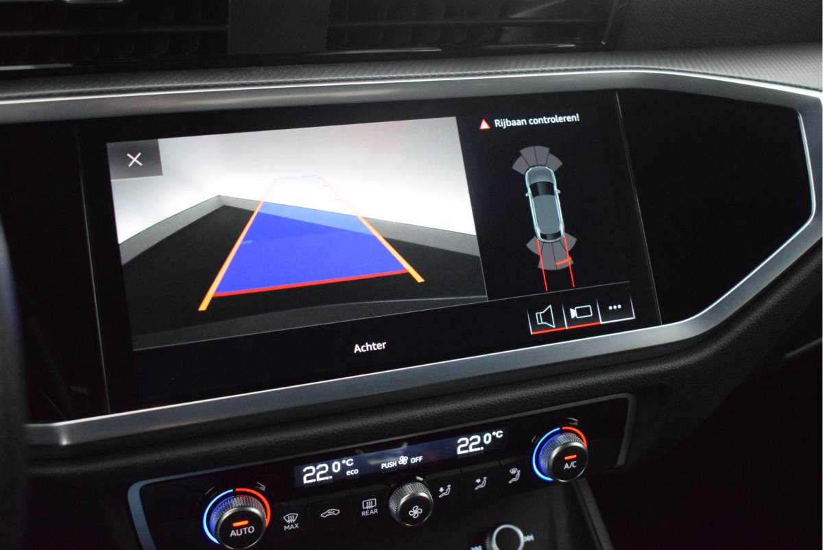 Audi Q3 Audi Q3 Sportback 35 TFSI 150pk S-Tronic 2x S-Line Trekhaak Camera Navigatie Led