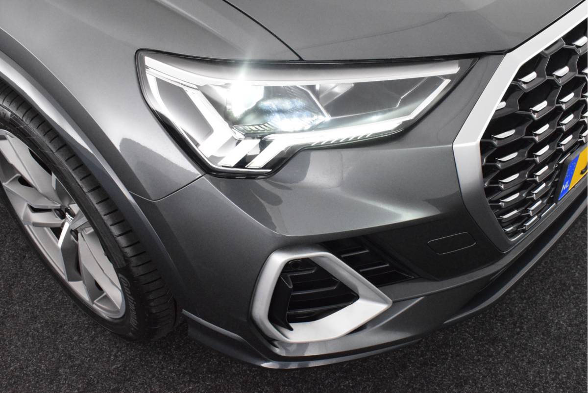 Audi Q3 Audi Q3 Sportback 35 TFSI 150pk S-Tronic 2x S-Line Trekhaak Camera Navigatie Led