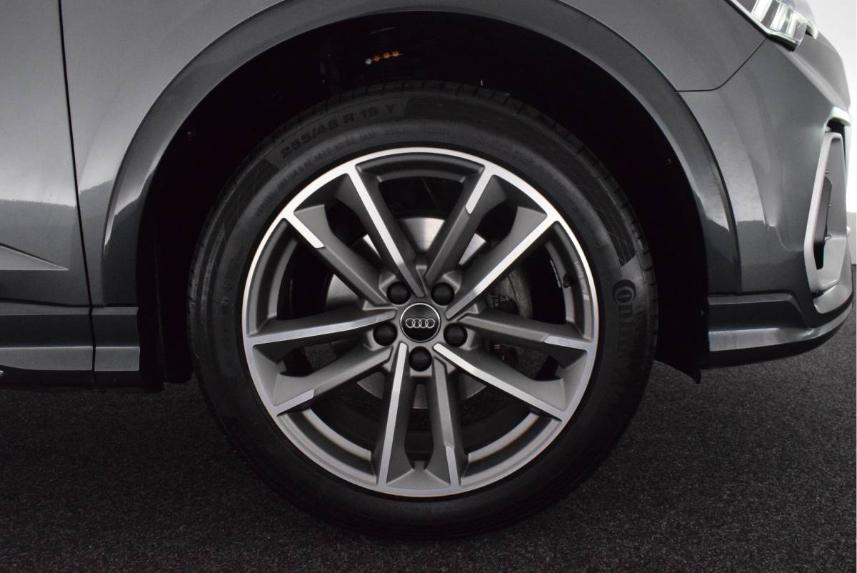 Audi Q3 Audi Q3 Sportback 35 TFSI 150pk S-Tronic 2x S-Line Trekhaak Camera Navigatie Led