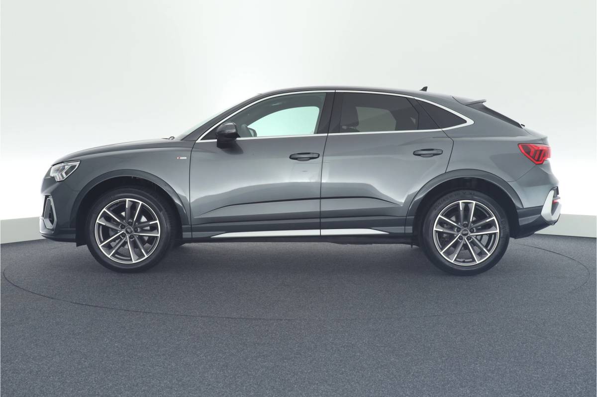 Audi Q3 Audi Q3 Sportback 35 TFSI 150pk S-Tronic 2x S-Line Trekhaak Camera Navigatie Led