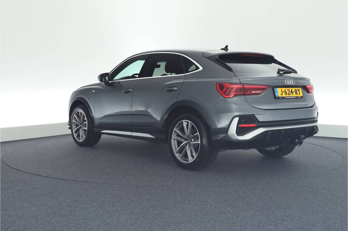 Audi Q3 Audi Q3 Sportback 35 TFSI 150pk S-Tronic 2x S-Line Trekhaak Camera Navigatie Led