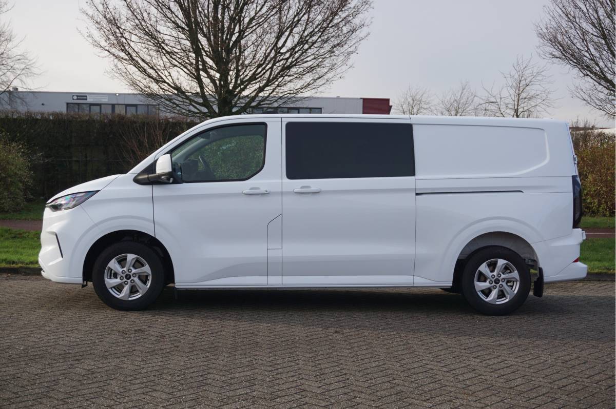 Ford Transit Custom Ford Transit Custom 300L 170PK DC Limited AUT BPM VRIJ!! Navi, ACC, 360° Cam, 16″ LM!! NR. 779