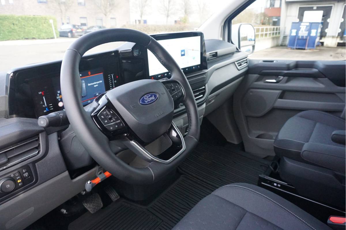 Ford Transit Custom Ford Transit Custom 300L 170PK DC Limited AUT BPM VRIJ!! Navi, ACC, 360° Cam, 16″ LM!! NR. 779