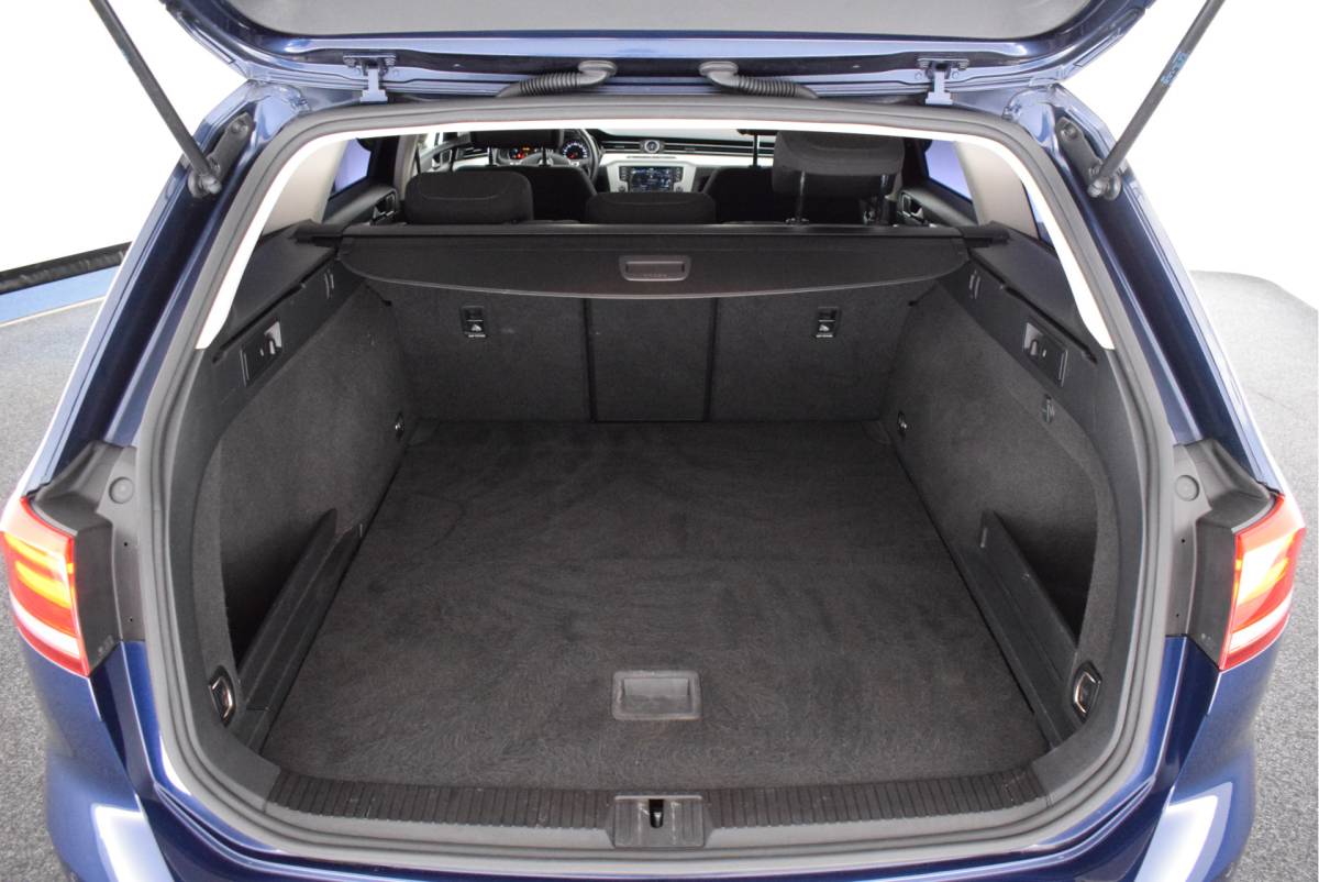 Volkswagen Passat Volkswagen Passat Variant 1.4 TSI 150pk H6 ACT Comfortline Trekhaak Navigatie